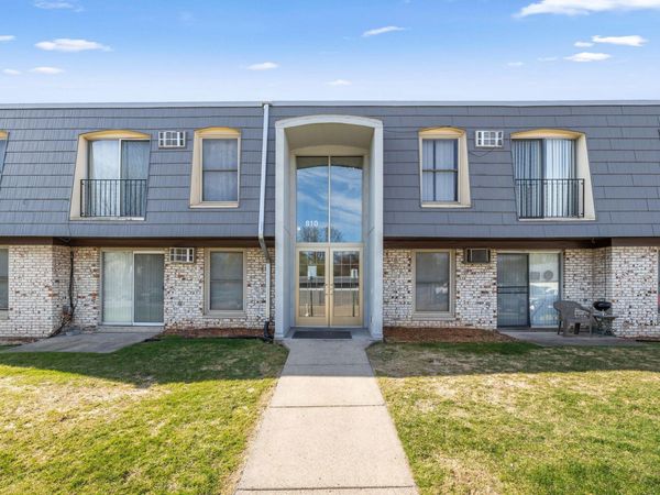 810 9th Avenue S, Unit 8, Hopkins, MN 55343