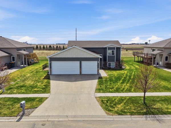 1209 Morningside Drive, Casselton, ND 58012