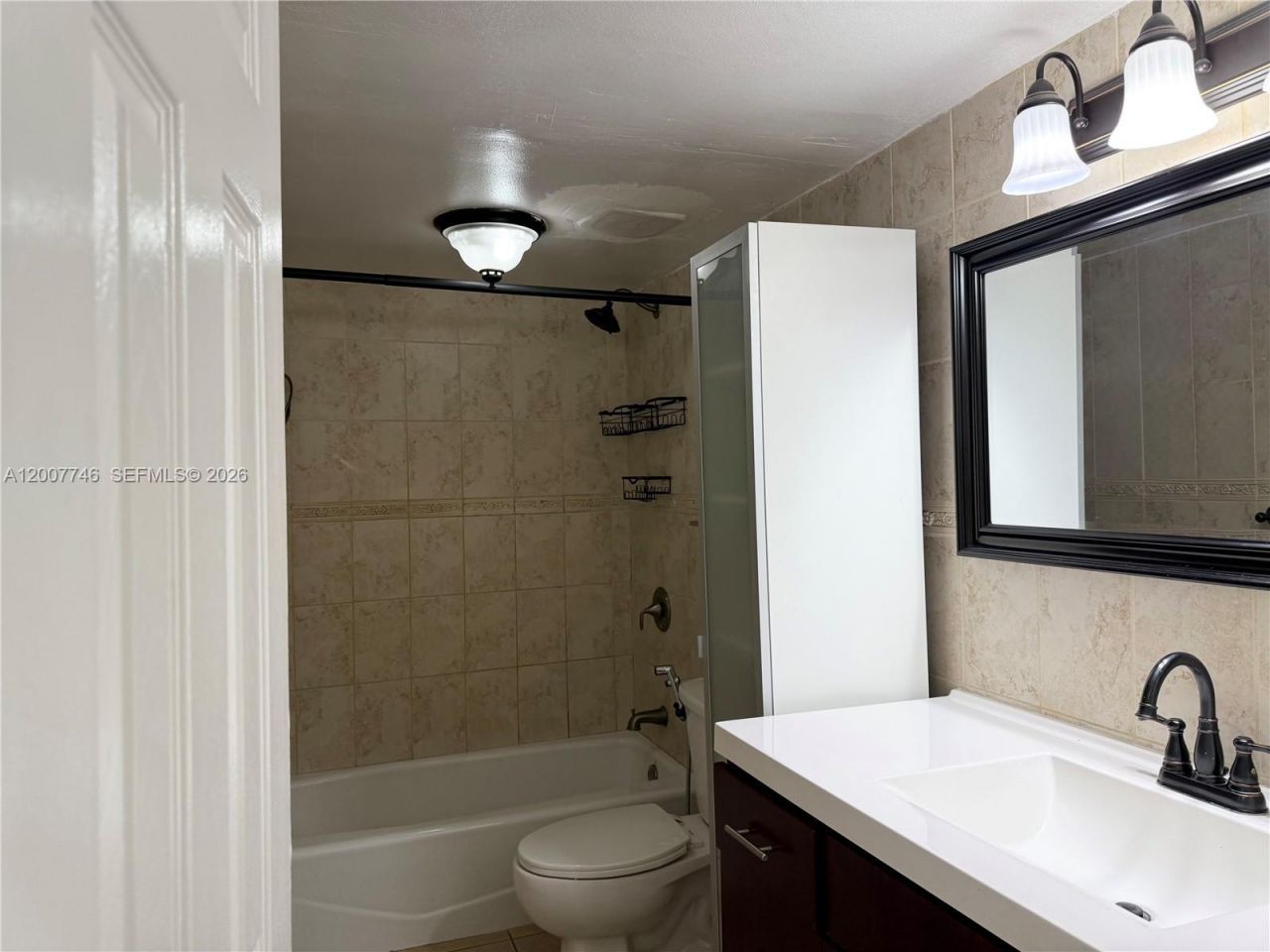 1850 W 56th St, Unit 2404, Hialeah, FL 33012 Photo