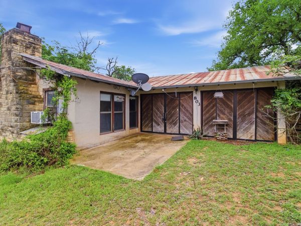803 15th, Bandera, TX 78003