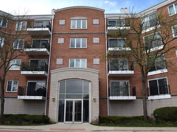 451 TOWN PLACE Circle, Unit 307, Buffalo Grove, IL 60089