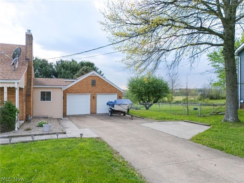 4817 Shepler Church Avenue SW, Navarre, OH 44662 Photo 2