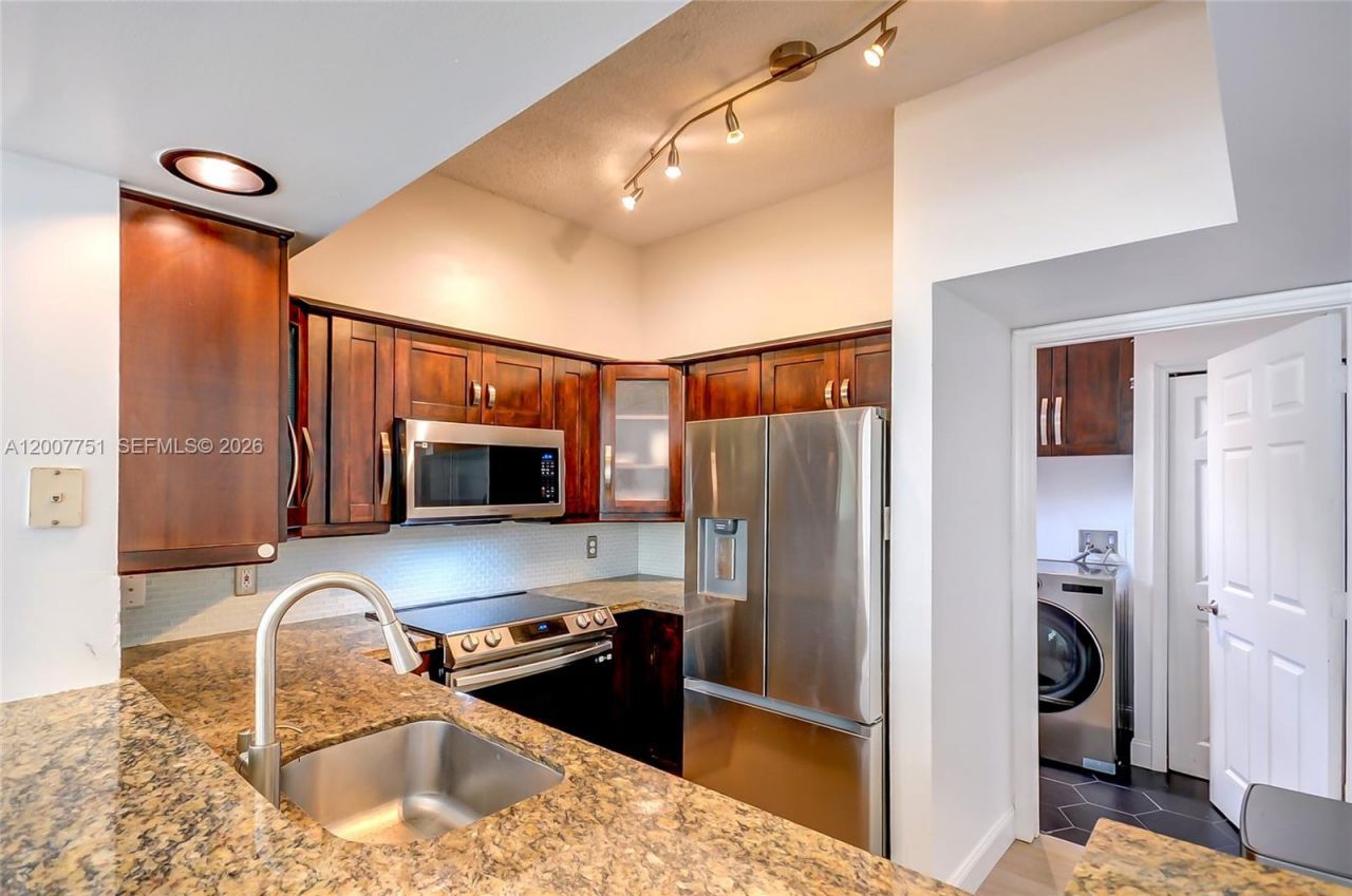 3105 NE 184th St, Unit 7201, Aventura, FL 33160 Photo