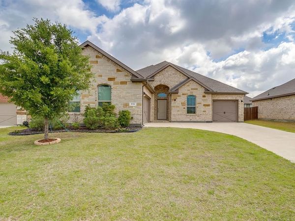 912 Bailey Lane , Mansfield, TX 76063