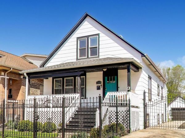 5120 W Eddy Street , Chicago, IL 60641