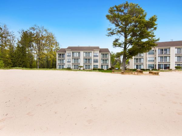 9200 Bayshore Drive N, Unit #5, Elk Rapids, MI 49629