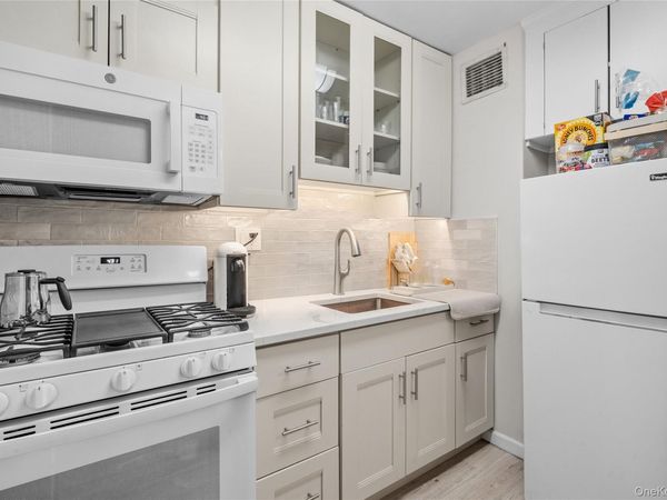 7510 Yellowstone Boulevard , Unit 2H, Rego Park, NY 11374