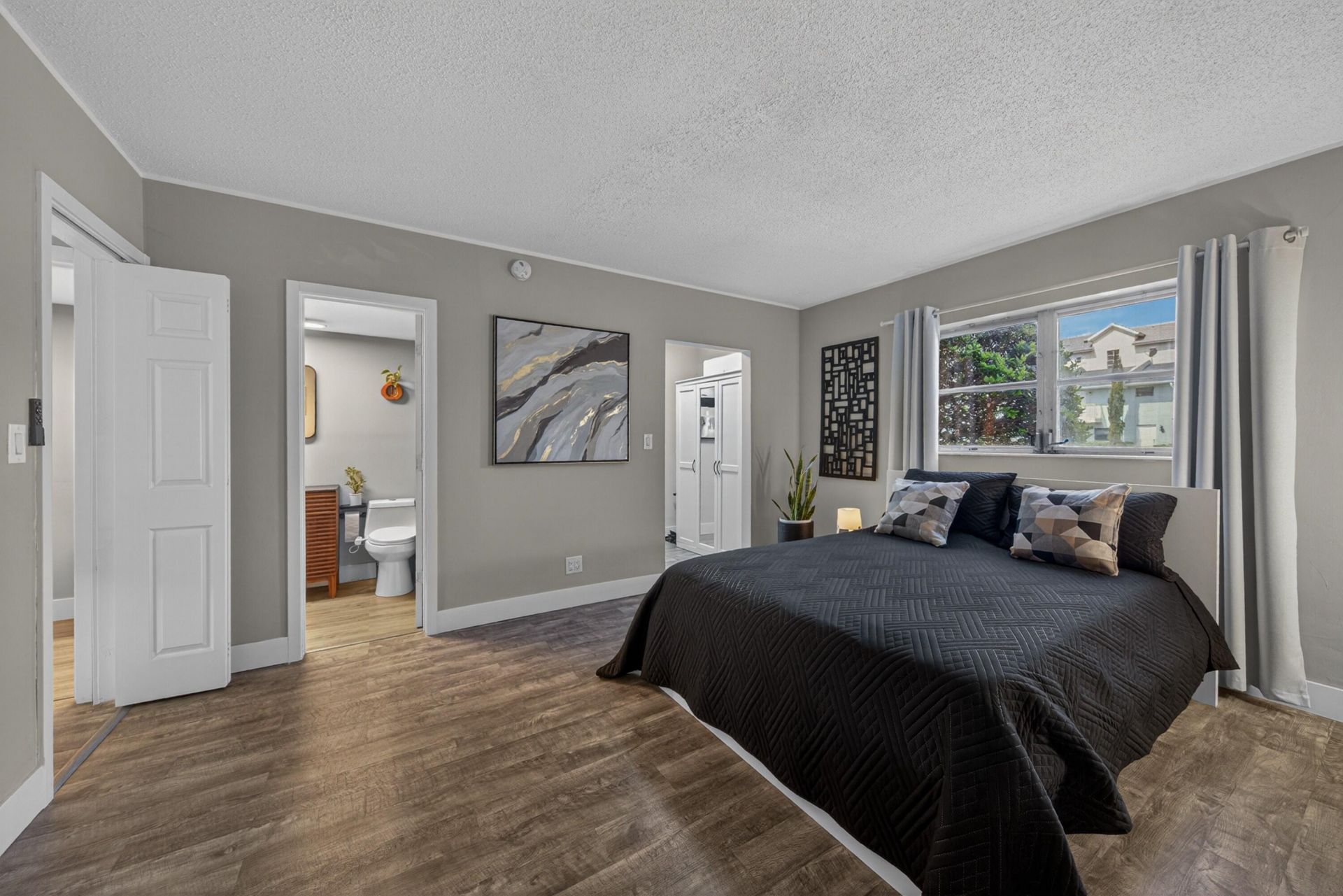 2110 NE 42nd Street, Unit 4b, Lighthouse Point, FL 33064 Photo