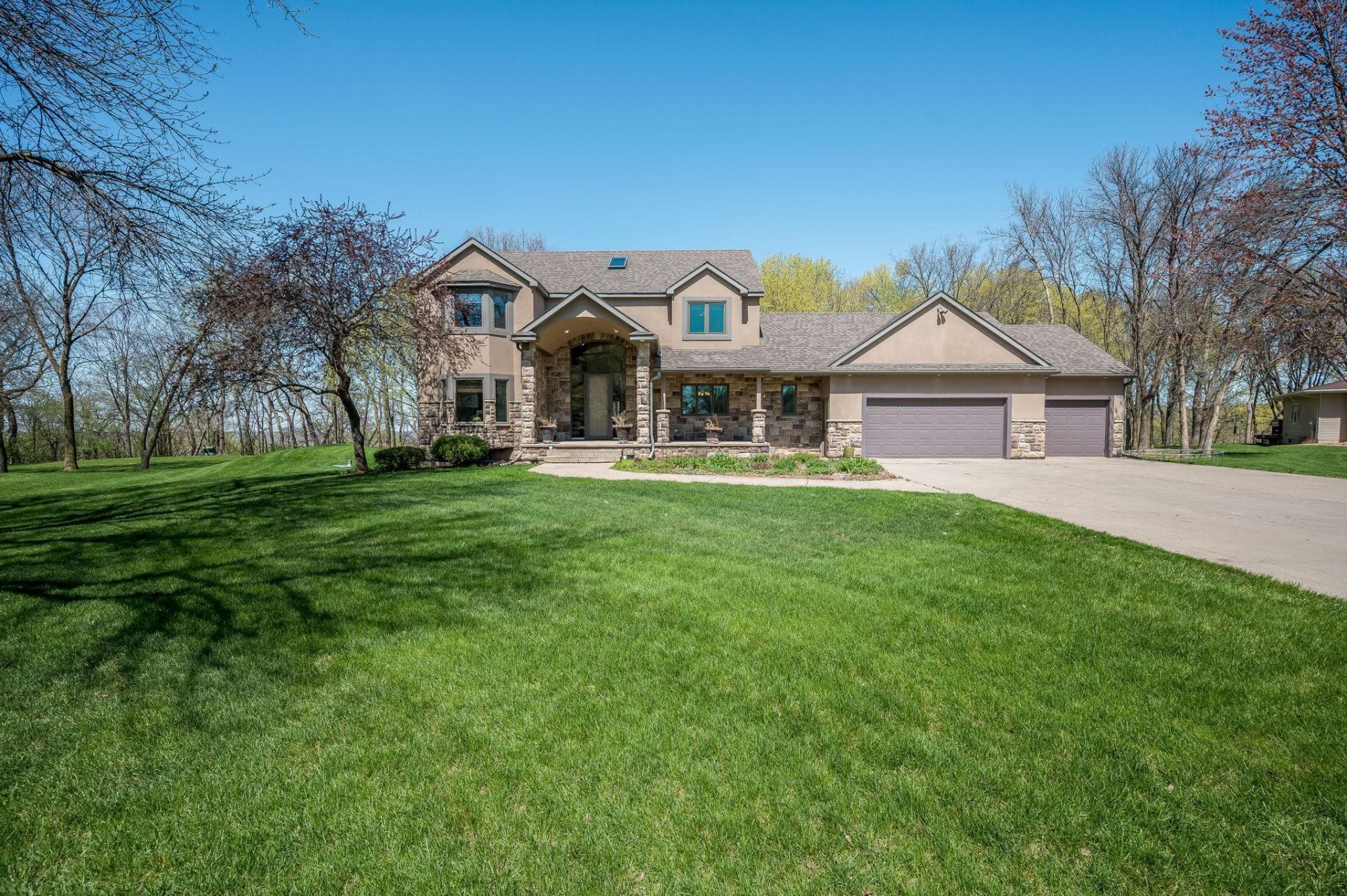 180 JoRay Drive , Mankato, MN 56001