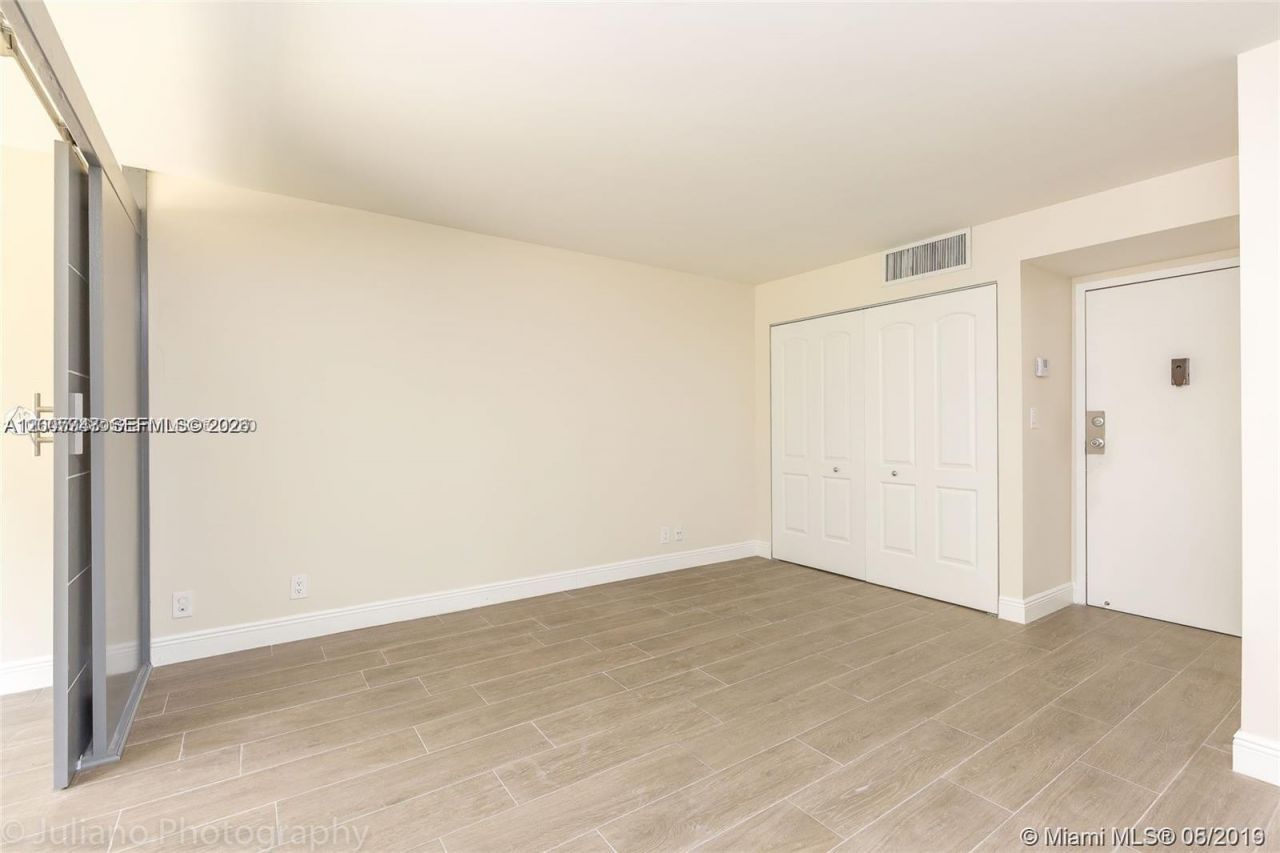 16919 N Bay Rd , Unit 218, Sunny Isles Beach, FL 33160 Photo