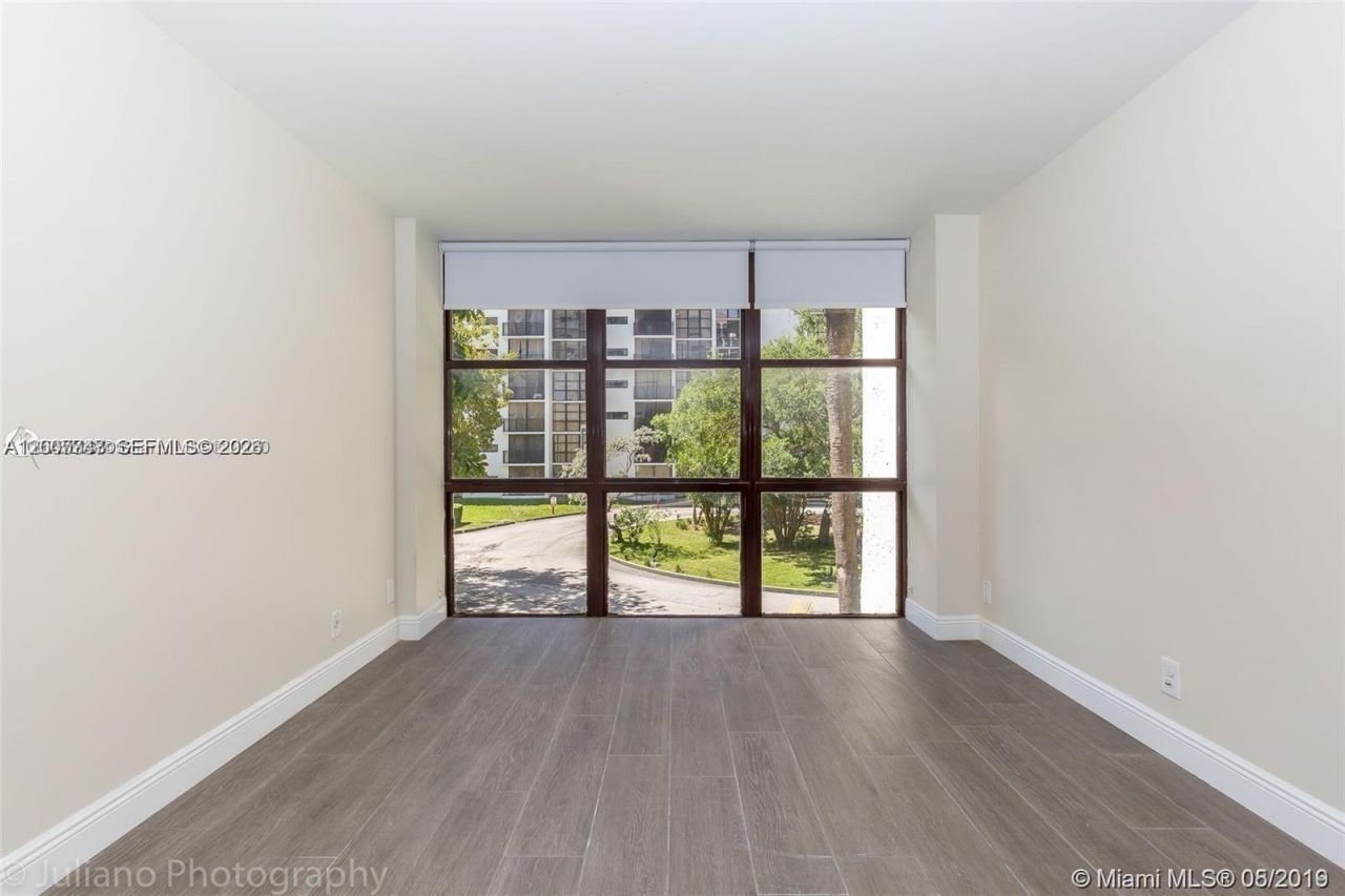 16919 N Bay Rd , Unit 218, Sunny Isles Beach, FL 33160 Photo