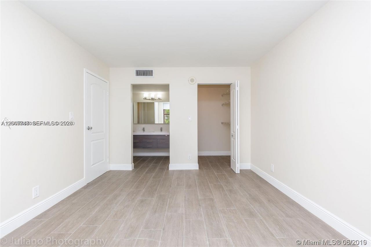 16919 N Bay Rd , Unit 218, Sunny Isles Beach, FL 33160 Photo