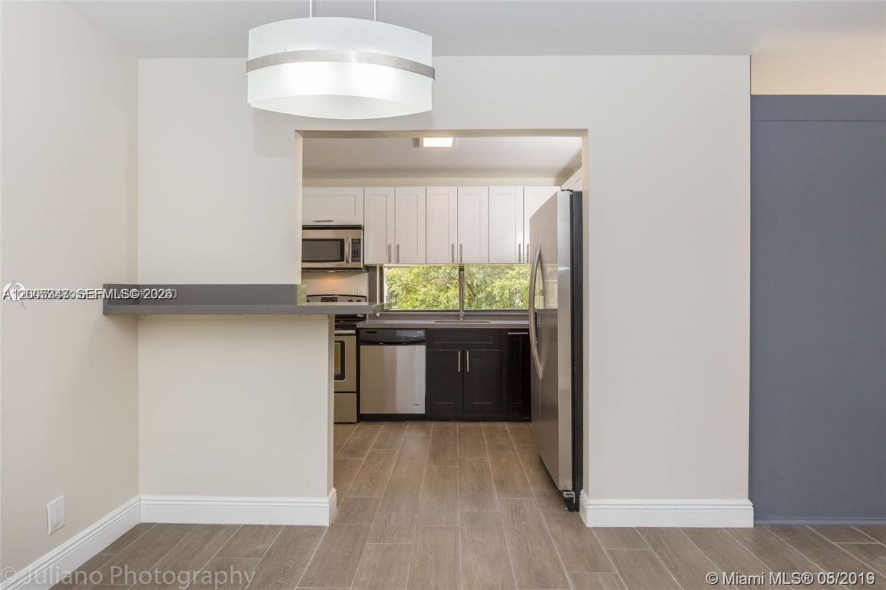 16919 N Bay Rd , Unit 218, Sunny Isles Beach, FL 33160 Photo