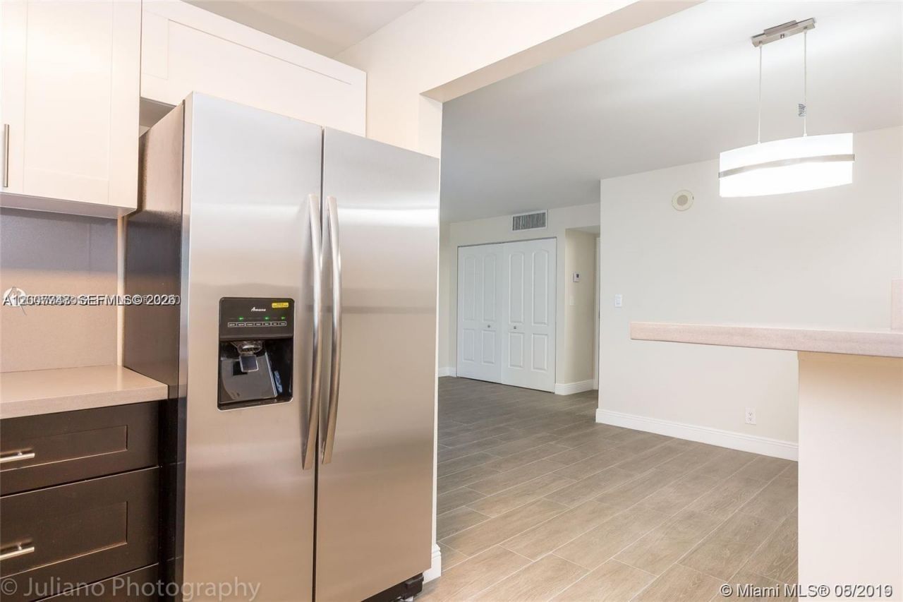 16919 N Bay Rd , Unit 218, Sunny Isles Beach, FL 33160 Photo
