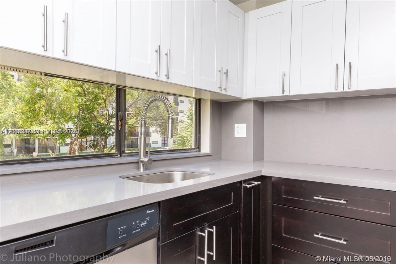 16919 N Bay Rd , Unit 218, Sunny Isles Beach, FL 33160 Photo