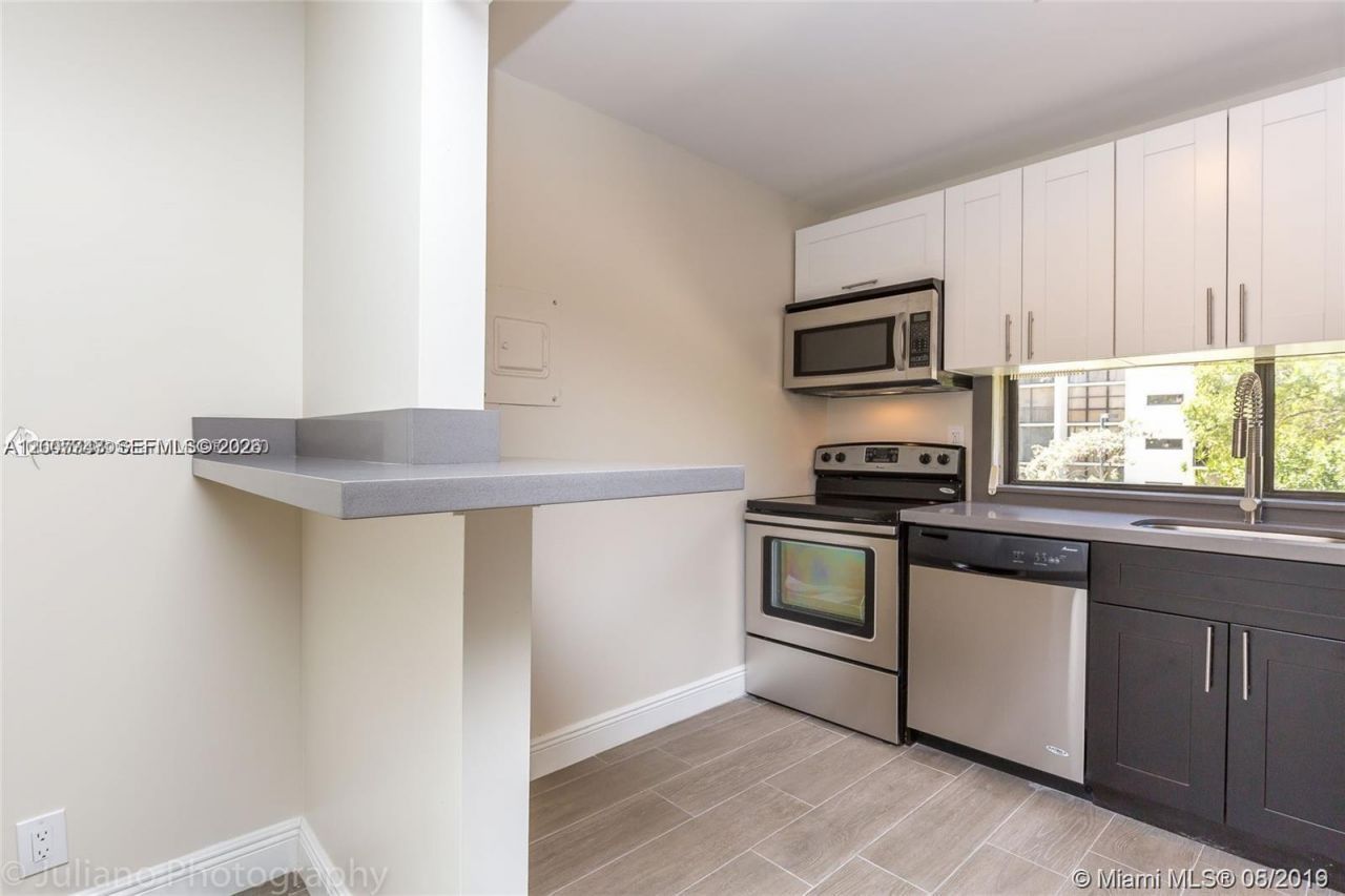 16919 N Bay Rd , Unit 218, Sunny Isles Beach, FL 33160 Photo