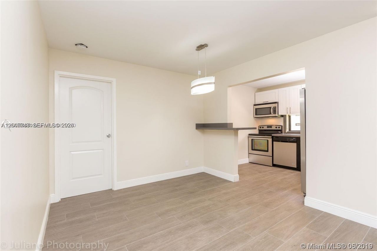 16919 N Bay Rd , Unit 218, Sunny Isles Beach, FL 33160 Photo