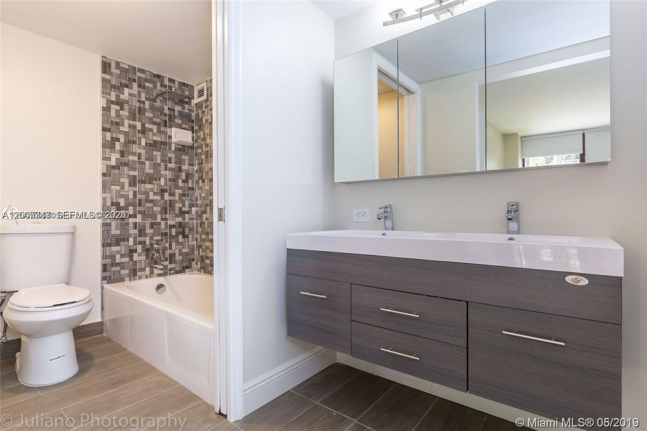 16919 N Bay Rd , Unit 218, Sunny Isles Beach, FL 33160 Photo