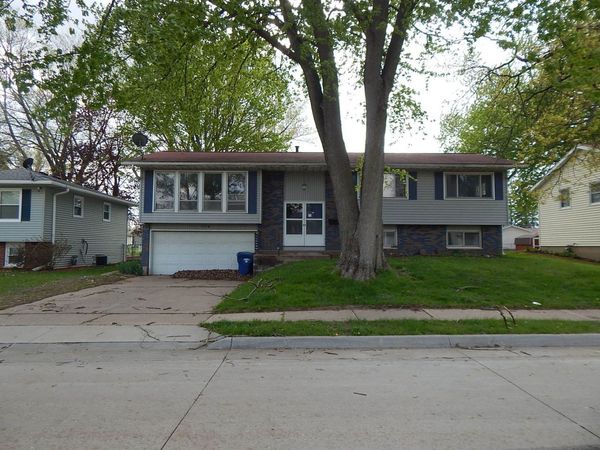 1118 N 13TH Street , Clinton, IA 52732