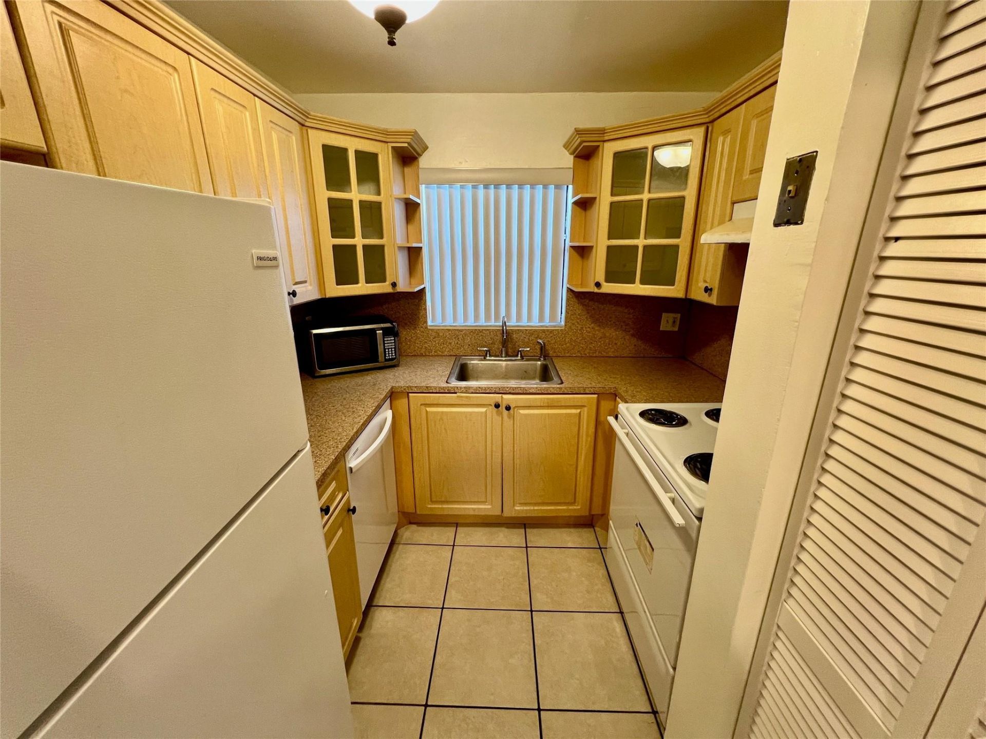 13500 NE 3rd Court, Unit 412, North Miami, FL 33161 Photo
