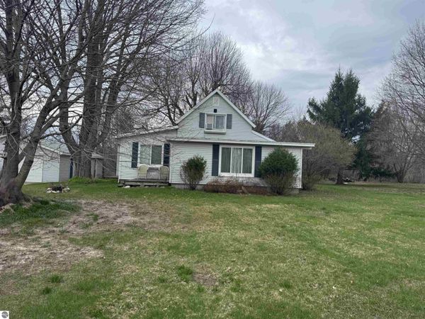 8641 US-31 N, Williamsburg, MI 49690