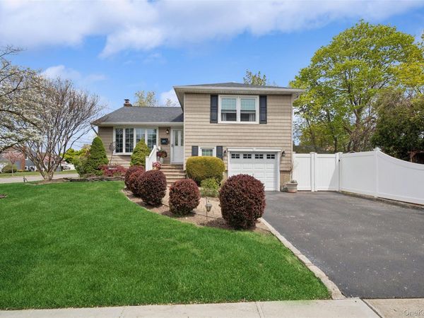 275 Violet Street, Massapequa Park, NY 11762