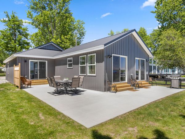 2751 Russell Drive, Wayland, MI 49348