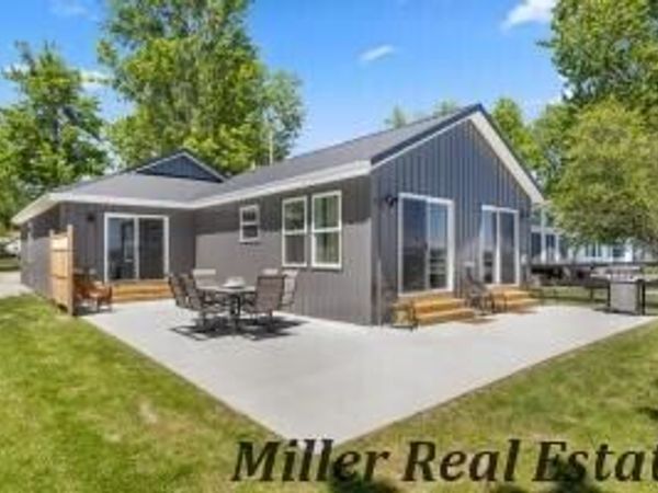 2751 Russell Drive, Wayland, MI 49348