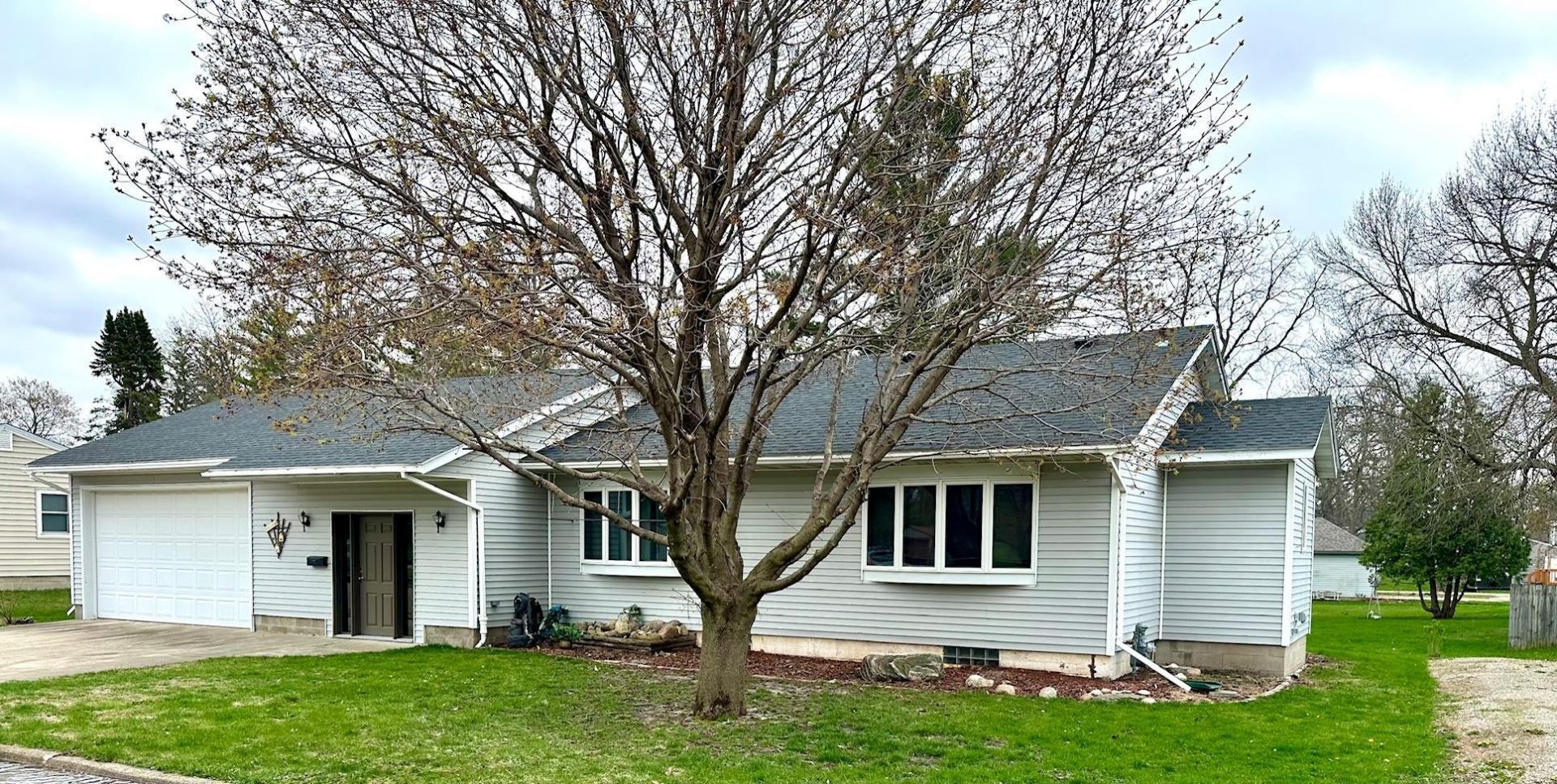 227 2nd Avenue N, Emmons, MN 56029