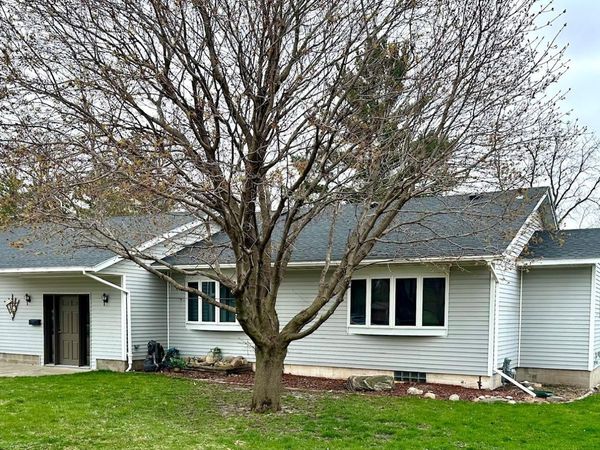 227 2nd Avenue N, Emmons, MN 56029