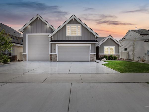 1360 E Azan St, Meridian, ID 83646