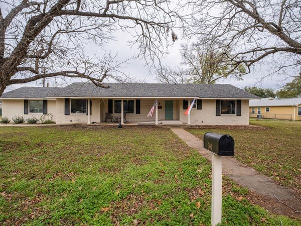 504 Marburger ST, Smithville, TX 78957