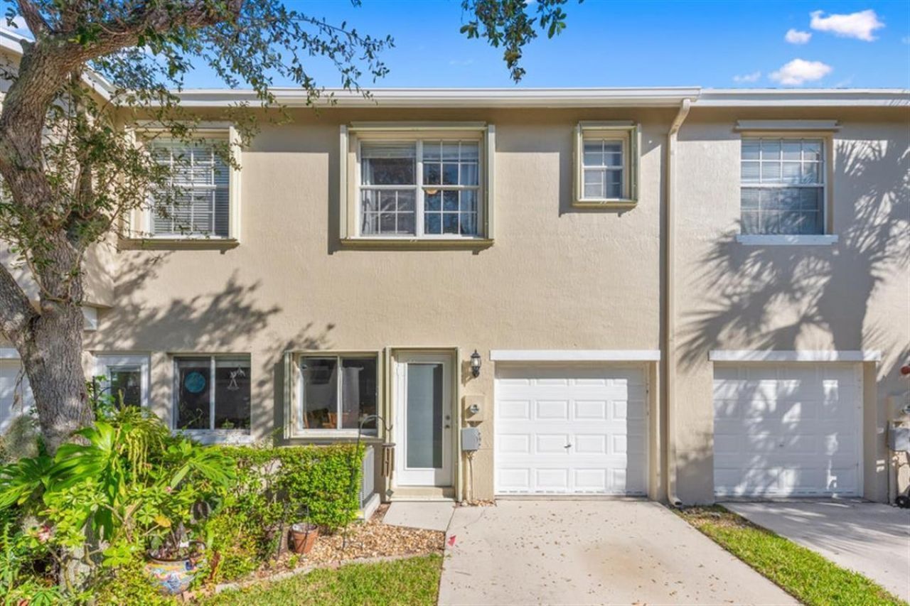 2124 SE Eatonville Drive, Port Saint Lucie, FL 34952 Photo