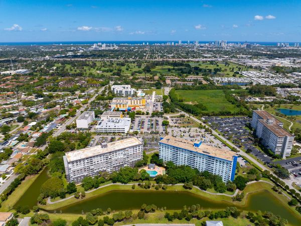 4001 Hillcrest Drive, Unit 406, Hollywood, FL 33021