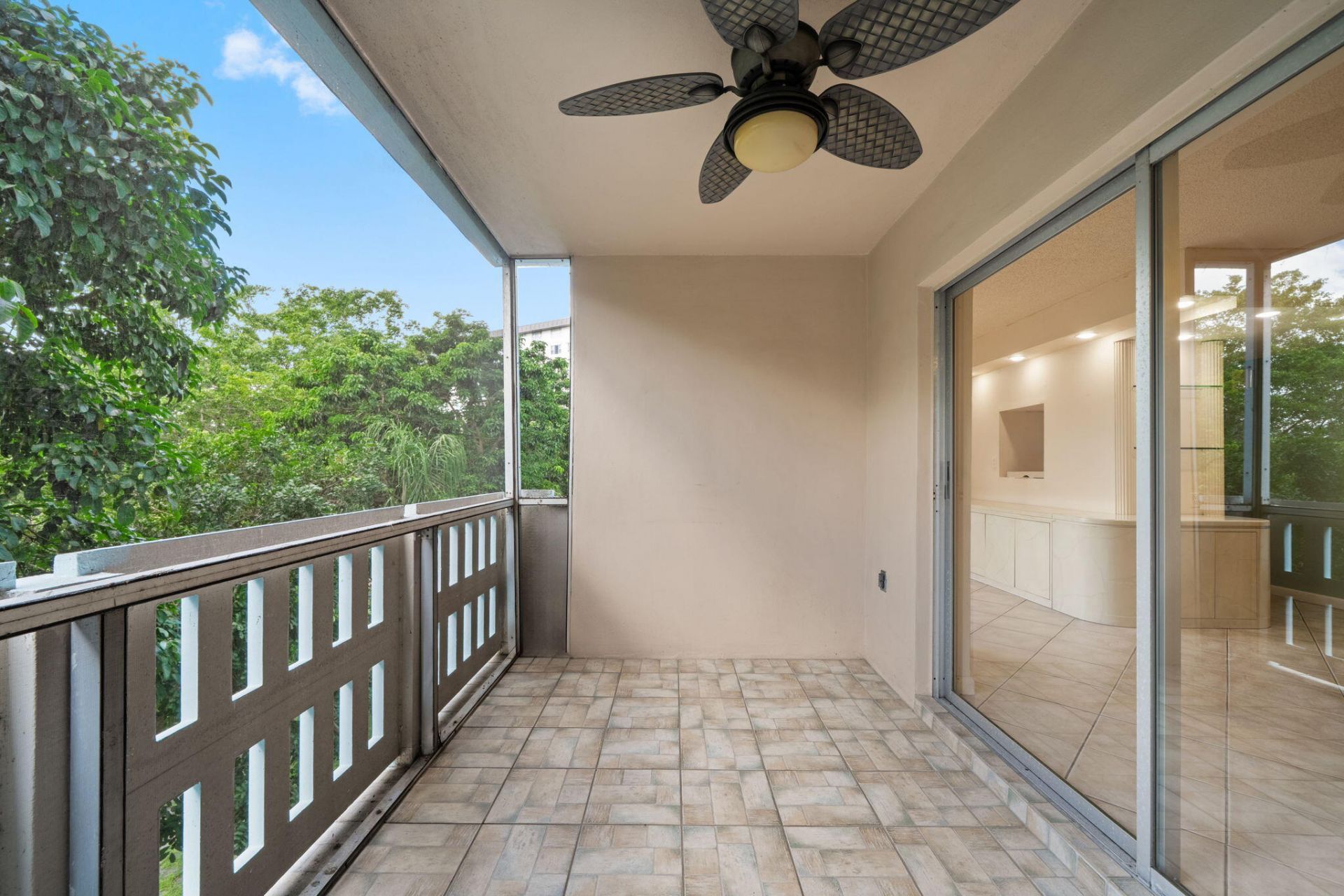 4001 Hillcrest Drive, Unit 406, Hollywood, FL 33021 Photo
