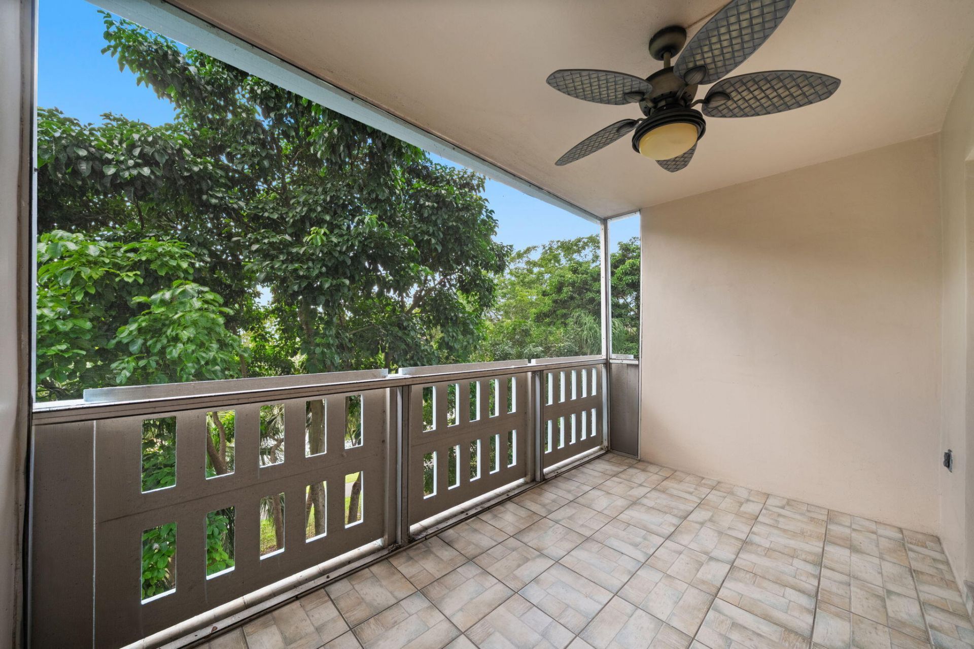 4001 Hillcrest Drive, Unit 406, Hollywood, FL 33021 Photo