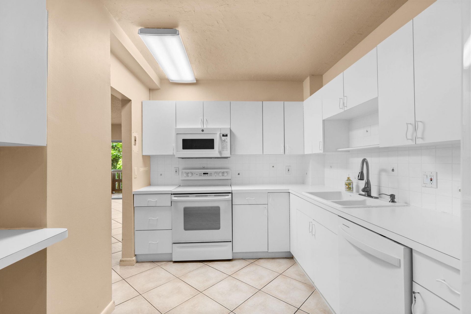 4001 Hillcrest Drive, Unit 406, Hollywood, FL 33021 Photo