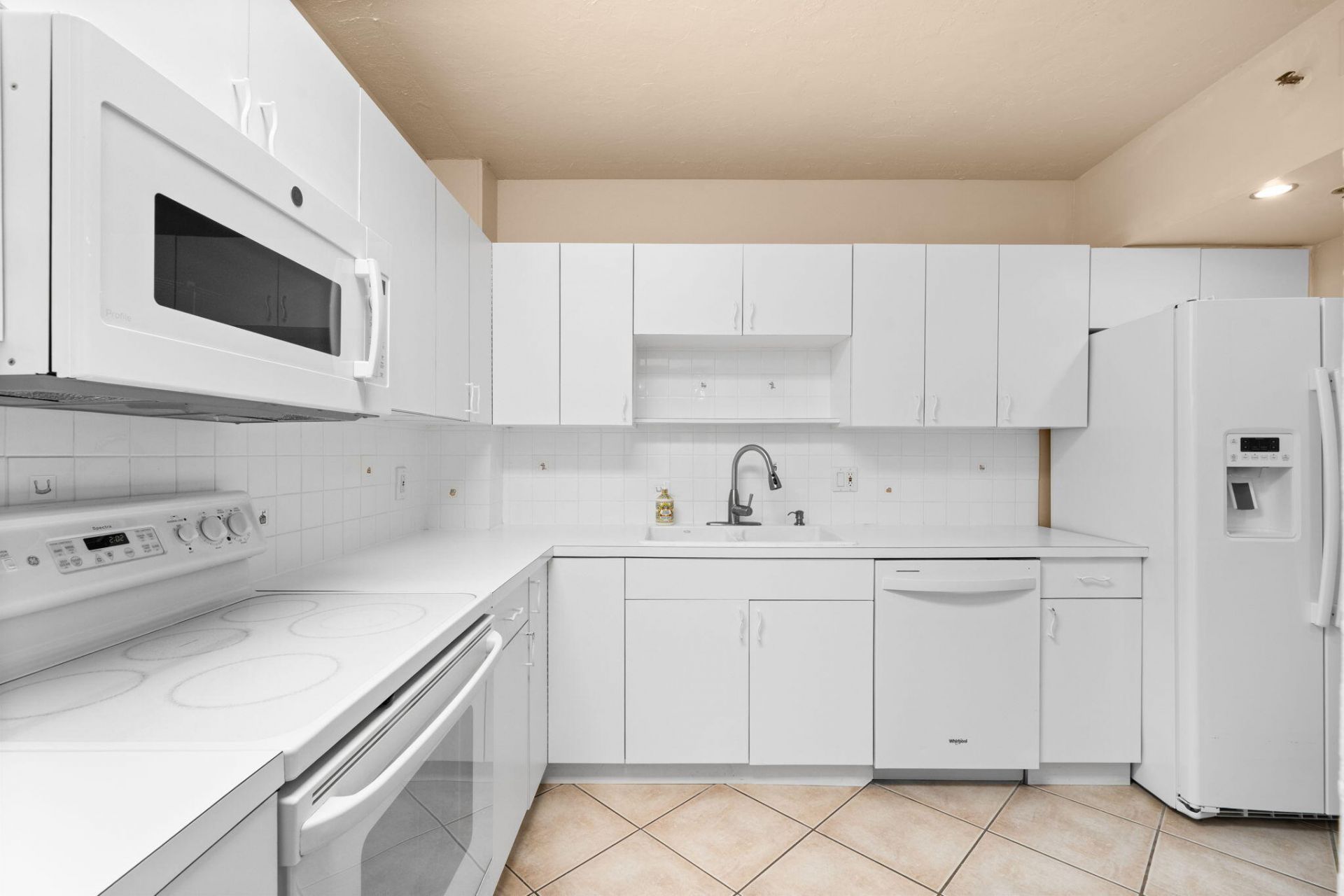 4001 Hillcrest Drive, Unit 406, Hollywood, FL 33021 Photo