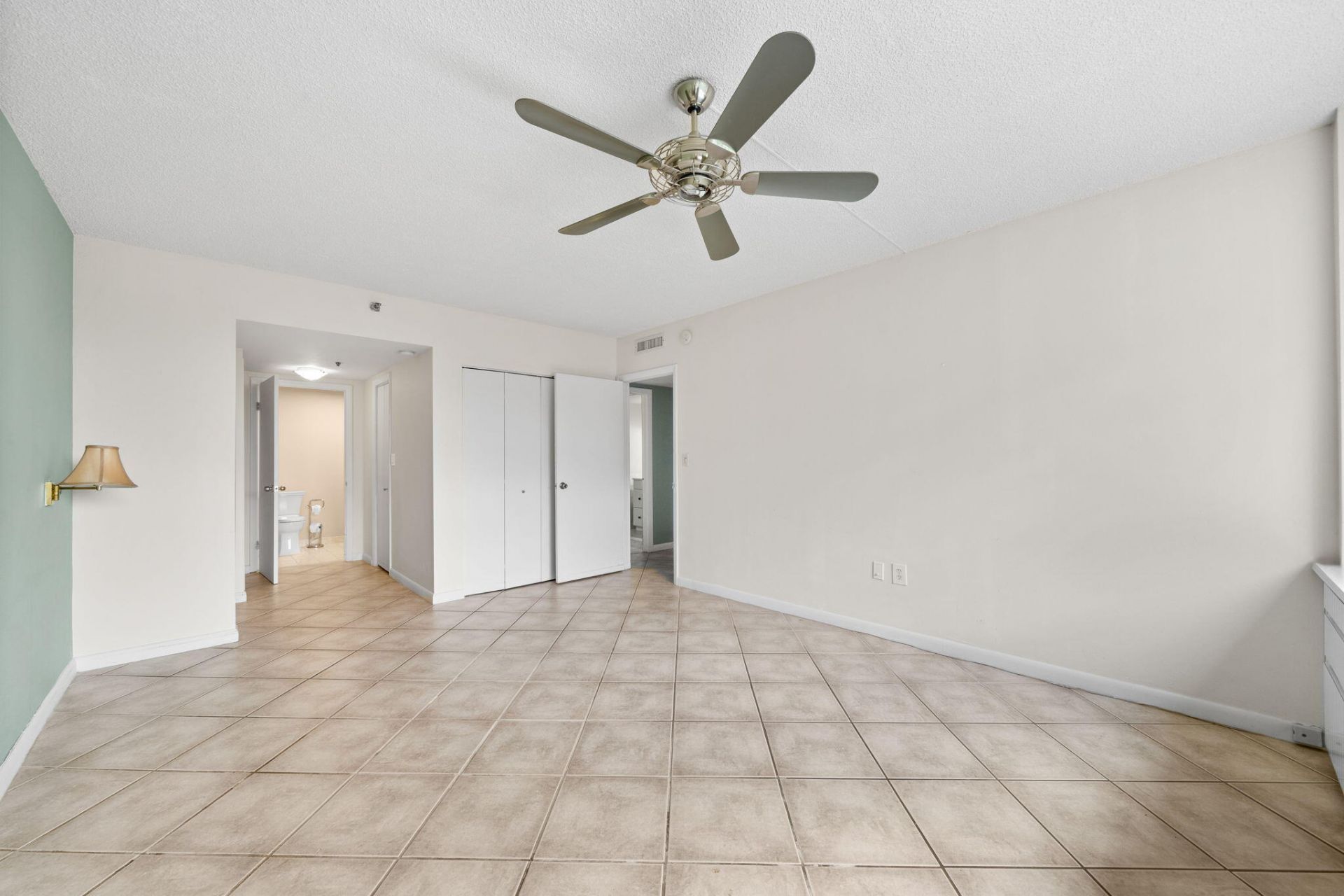 4001 Hillcrest Drive, Unit 406, Hollywood, FL 33021 Photo