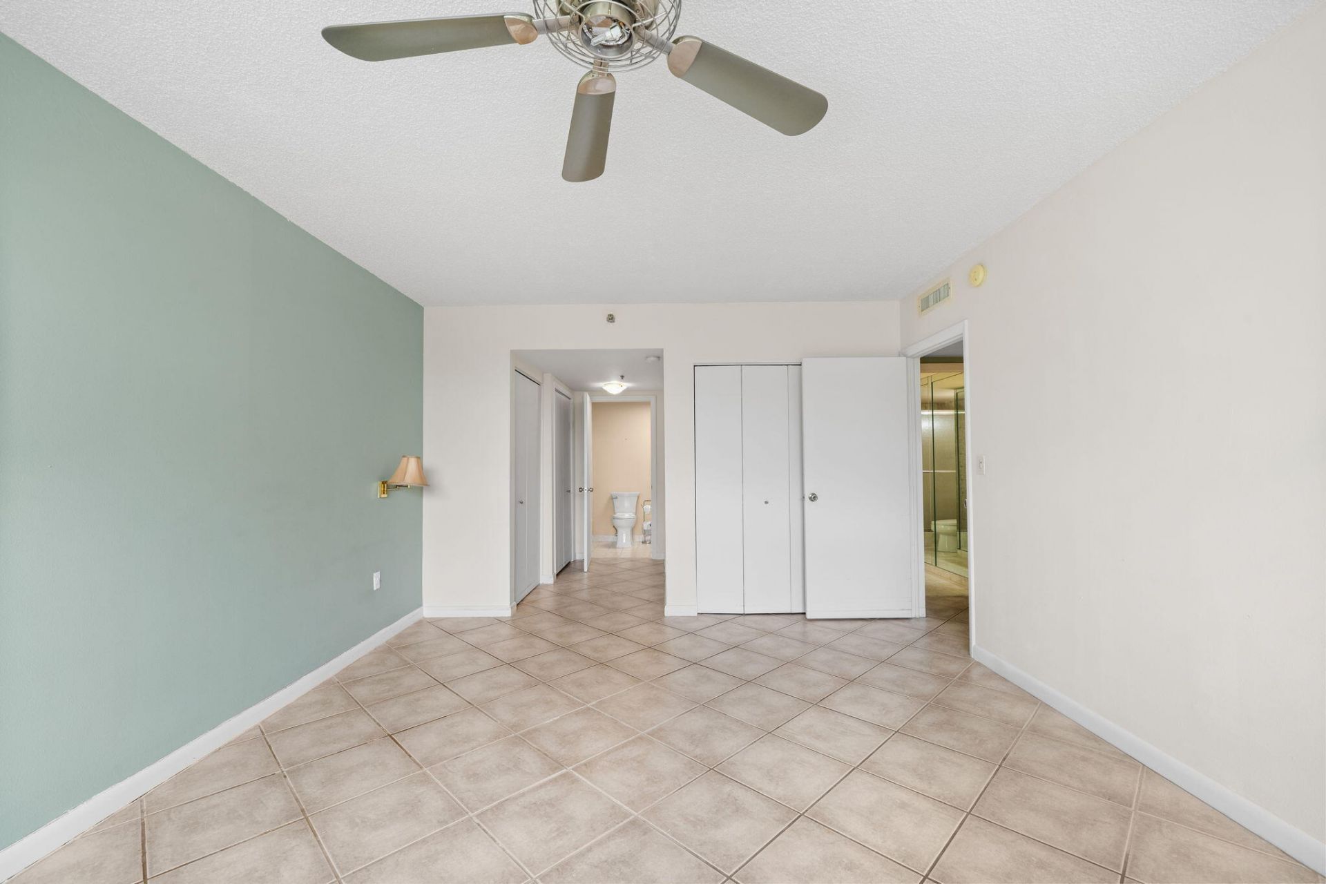 4001 Hillcrest Drive, Unit 406, Hollywood, FL 33021 Photo