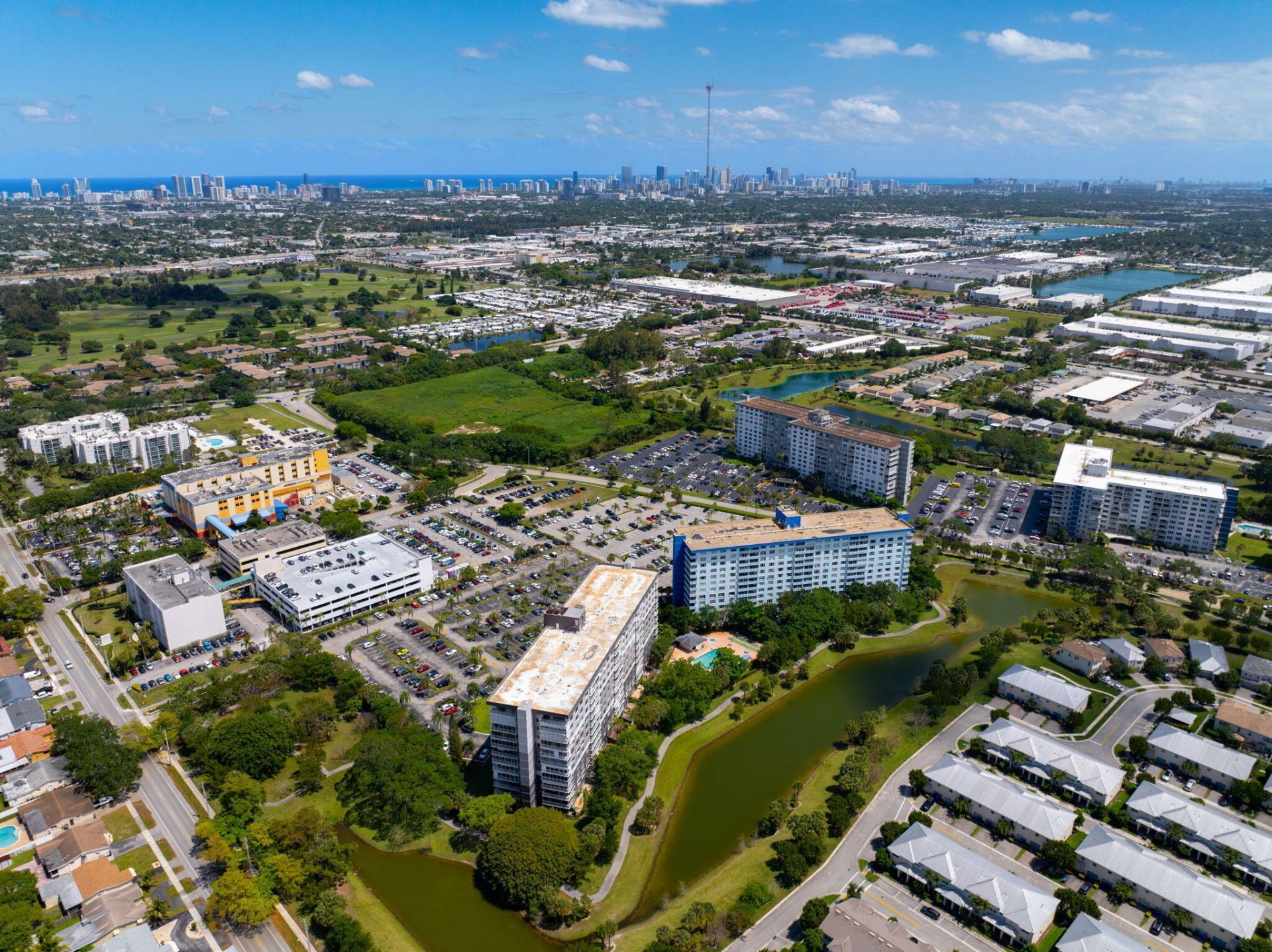 4001 Hillcrest Drive, Unit 406, Hollywood, FL 33021 Photo