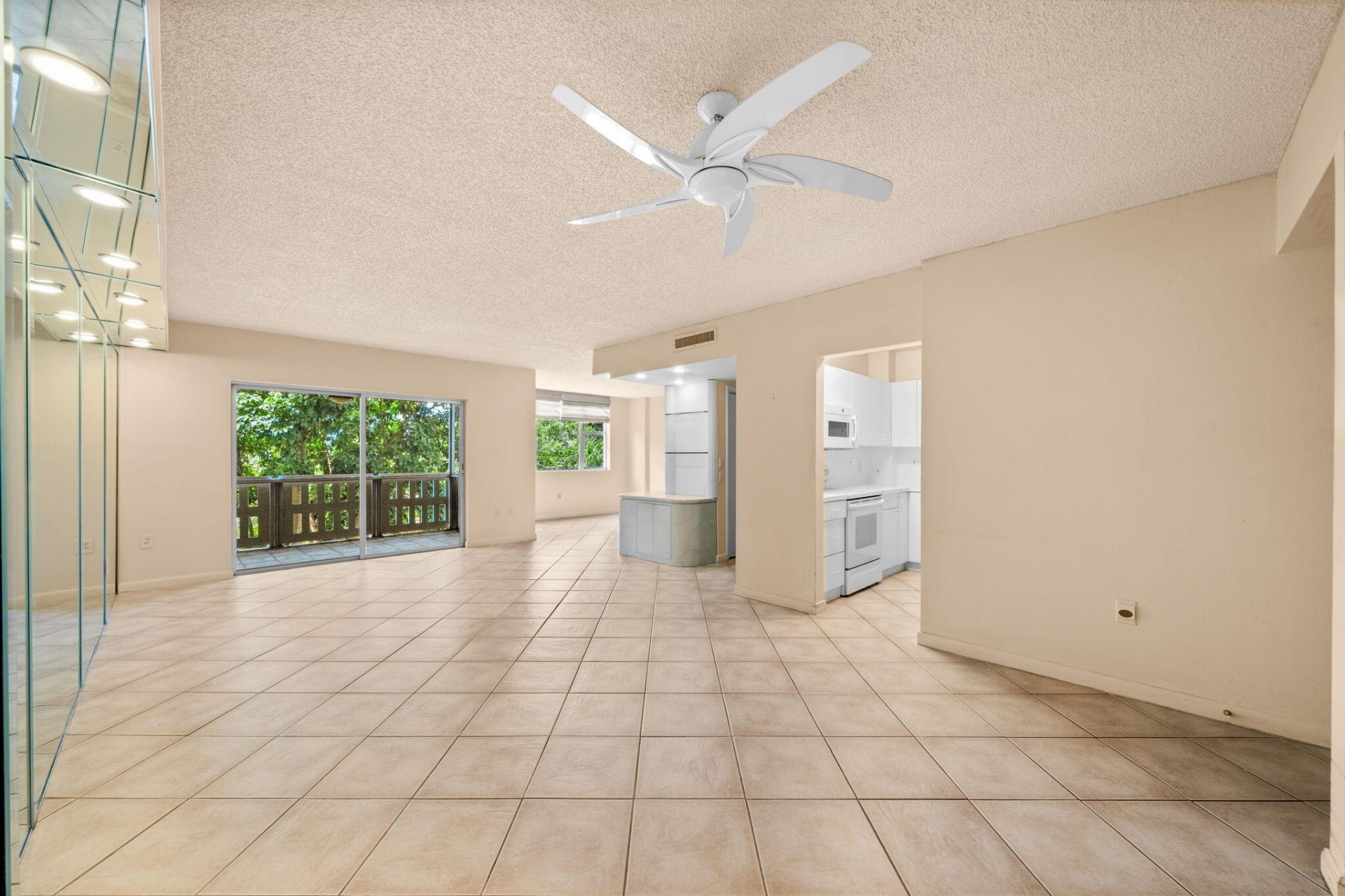 4001 Hillcrest Drive, Unit 406, Hollywood, FL 33021 Photo