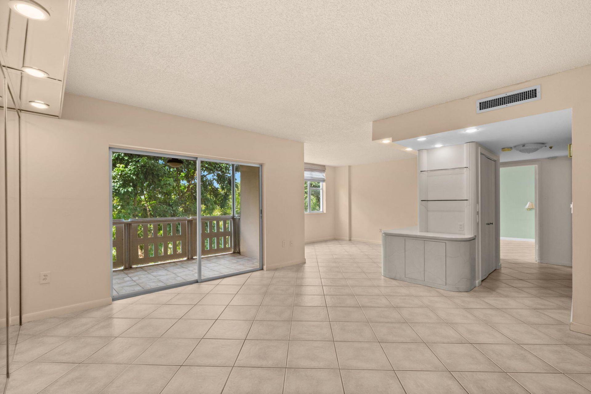 4001 Hillcrest Drive, Unit 406, Hollywood, FL 33021 Photo
