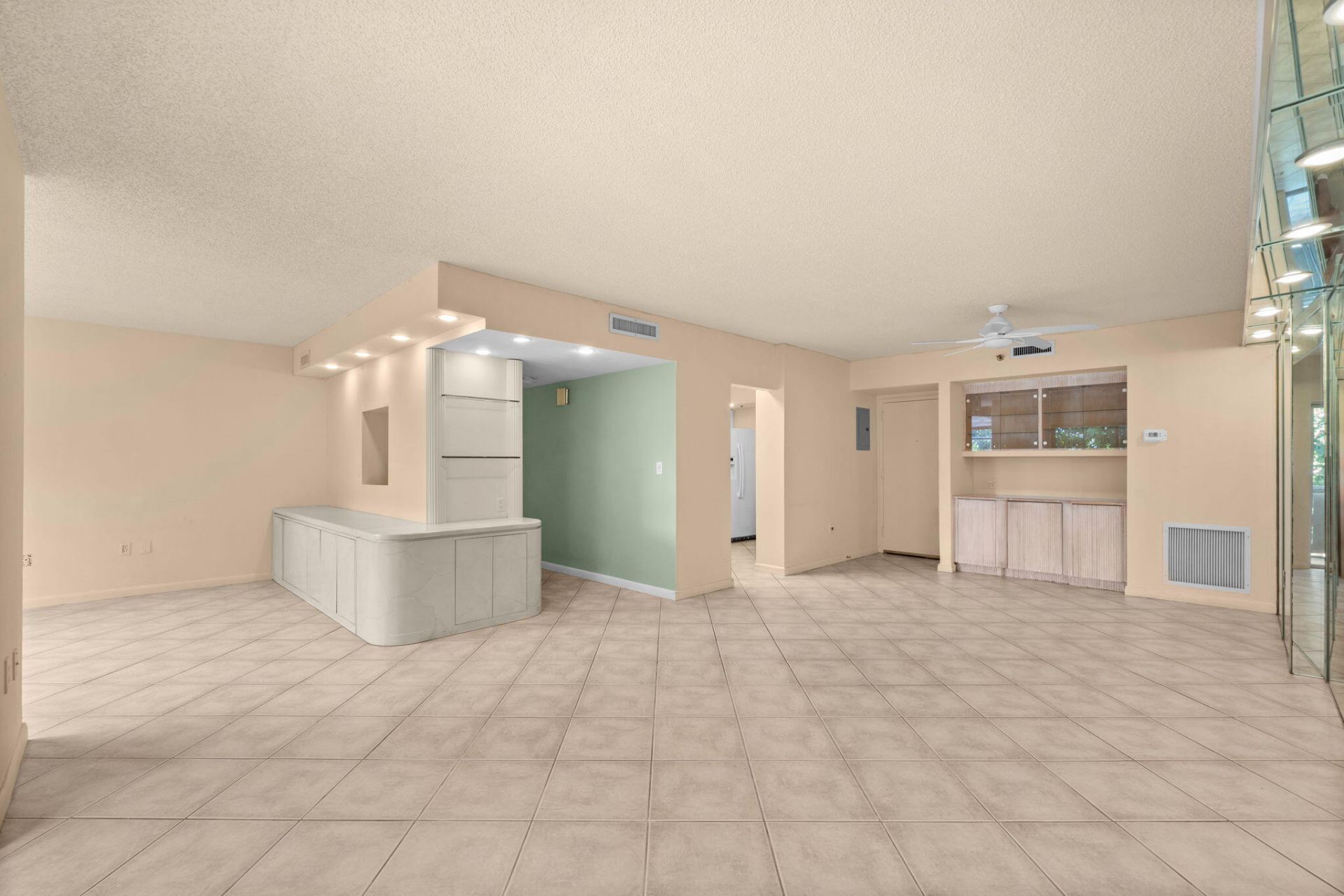 4001 Hillcrest Drive, Unit 406, Hollywood, FL 33021 Photo