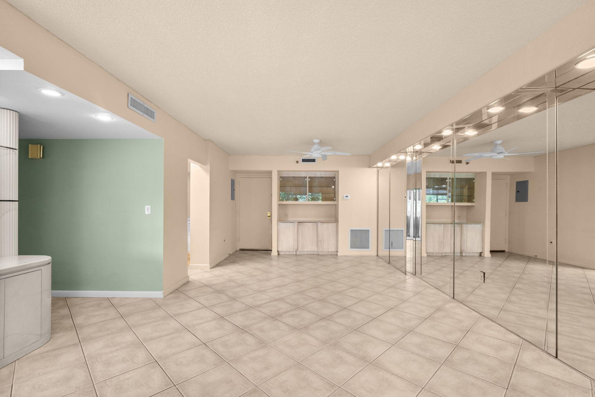 4001 Hillcrest Drive, Unit 406, Hollywood, FL 33021 Photo