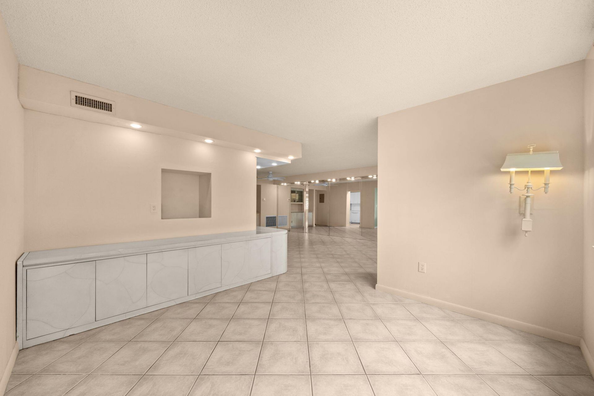 4001 Hillcrest Drive, Unit 406, Hollywood, FL 33021 Photo