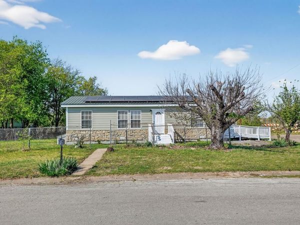 1917 Nolan Ridge Drive , Cleburne, TX 76033