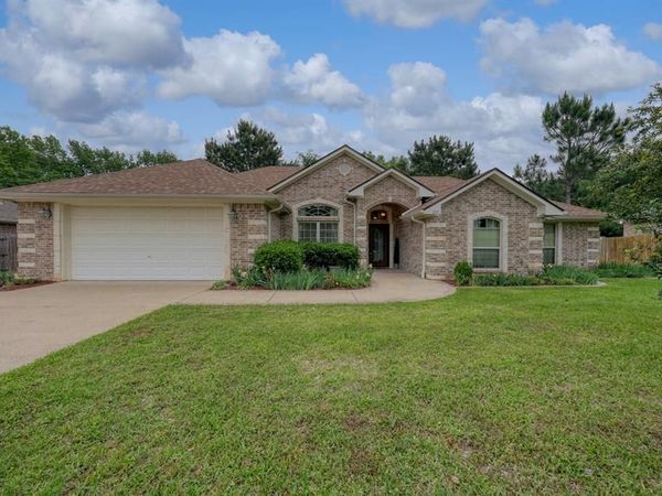 205 Heritage Court , Lindale, TX 75771