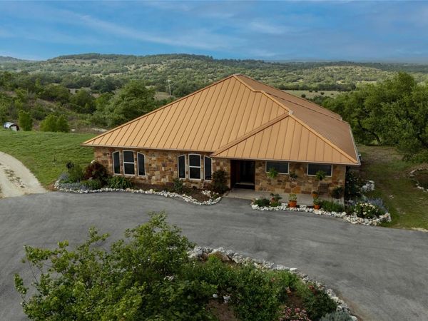 1063 Sanctuary LN, Blanco, TX 78606