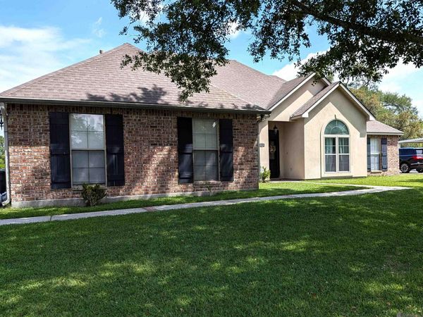 37156 Whitestone Ave, Geismar, LA 70734